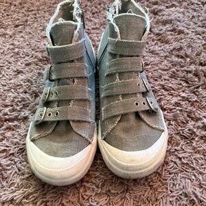Rocket Dog Gray Canvas High-Top Sneakers